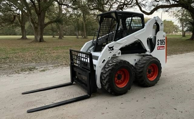 alquiler minicargador bobcat paleta