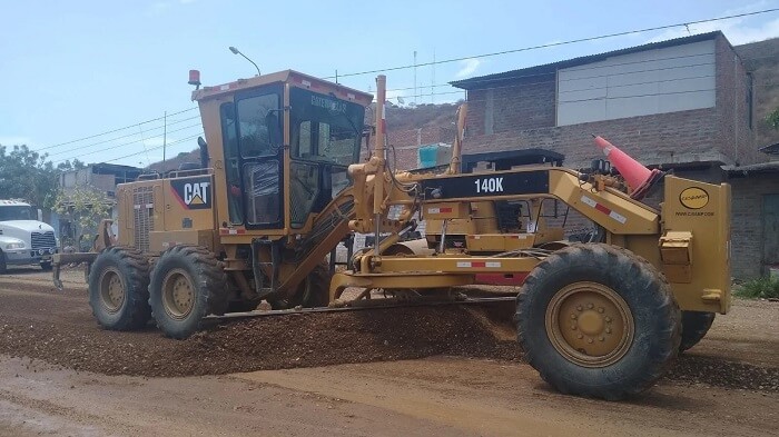 alquiler maquinaria pesada motoniveladora