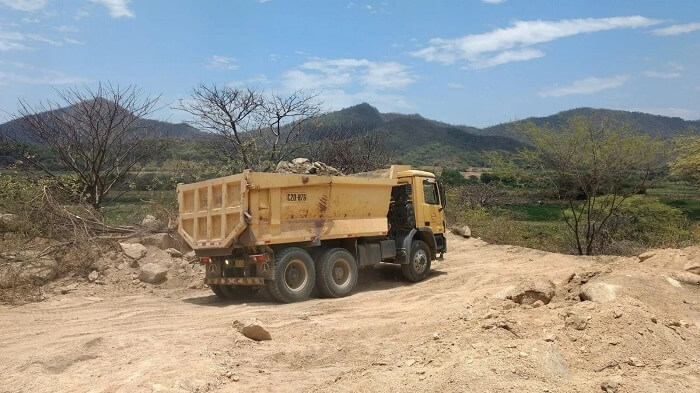 alquiler maquinaria pesada volquete